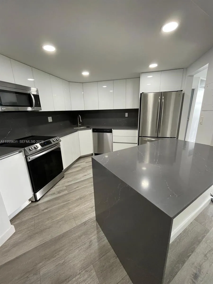 2750 NE 183rd St # 2407, Aventura FL 33160