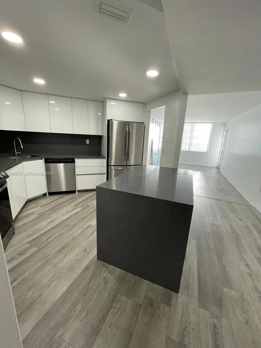 2750 NE 183rd St # 2407, Aventura FL 33160