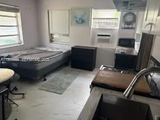 3811 SW 60th Ter, Davie FL 33314