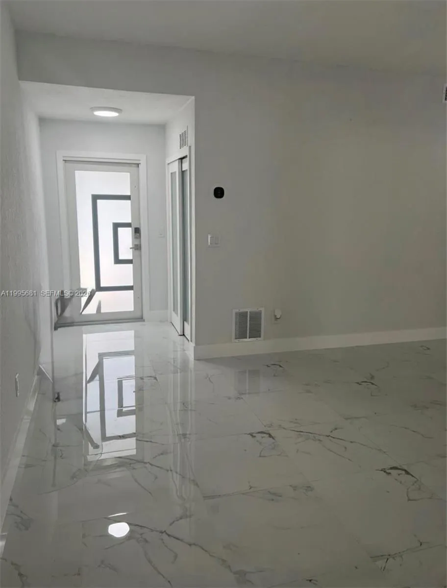 19314 SW 121st Ct, Miami FL 33177