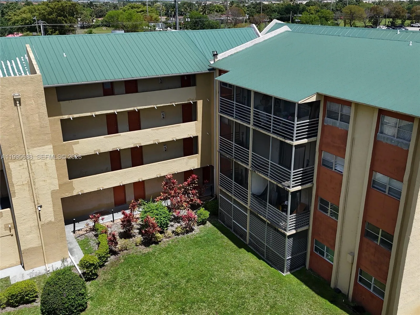 3600 NW 21st St # 309, Lauderdale Lakes FL 33311