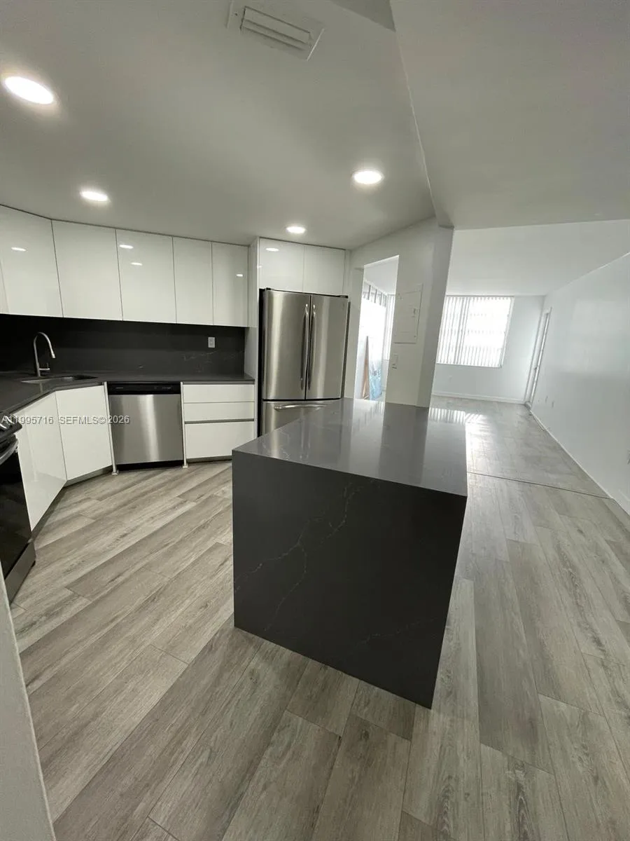 2750 NE 183rd St # 2407, Aventura FL 33160