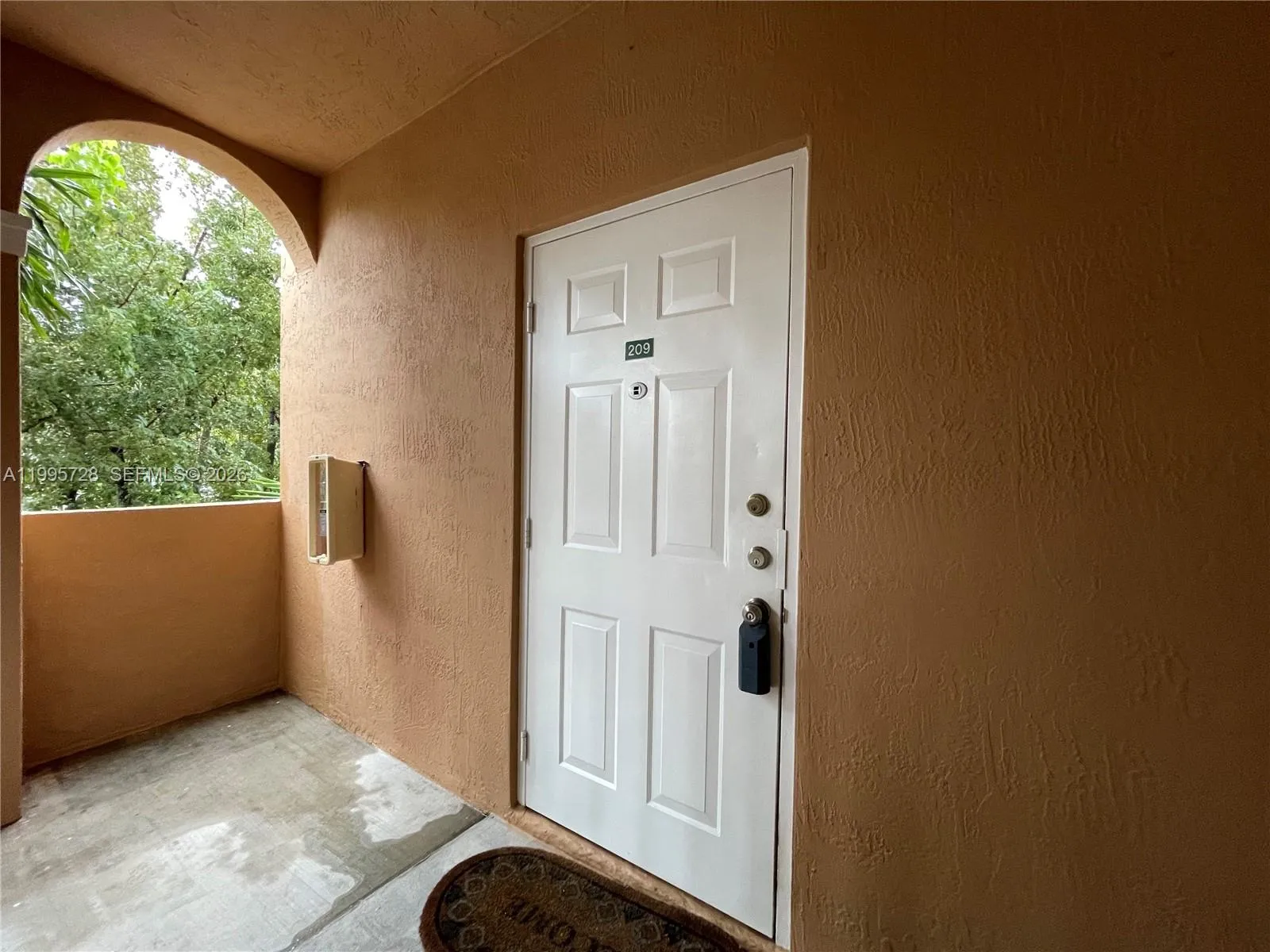 2 bedroom 2 bath for rent at 7080 NW 177th St # 13, Hialeah FL 33015