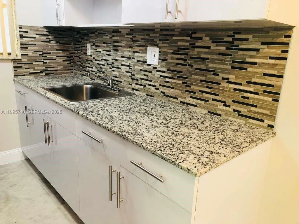 2615 POLK # 23, Hollywood FL 33020