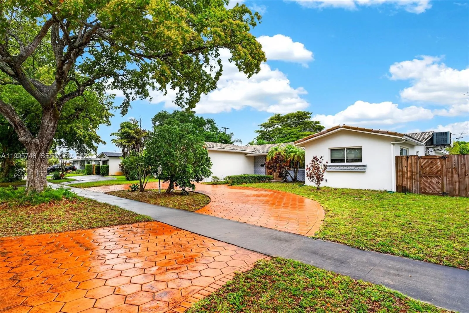 763 S Rainbow Dr, Hollywood FL 33021