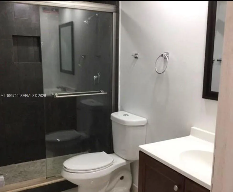 6950 Miami Gardens Dr # 211, Hialeah FL 33015