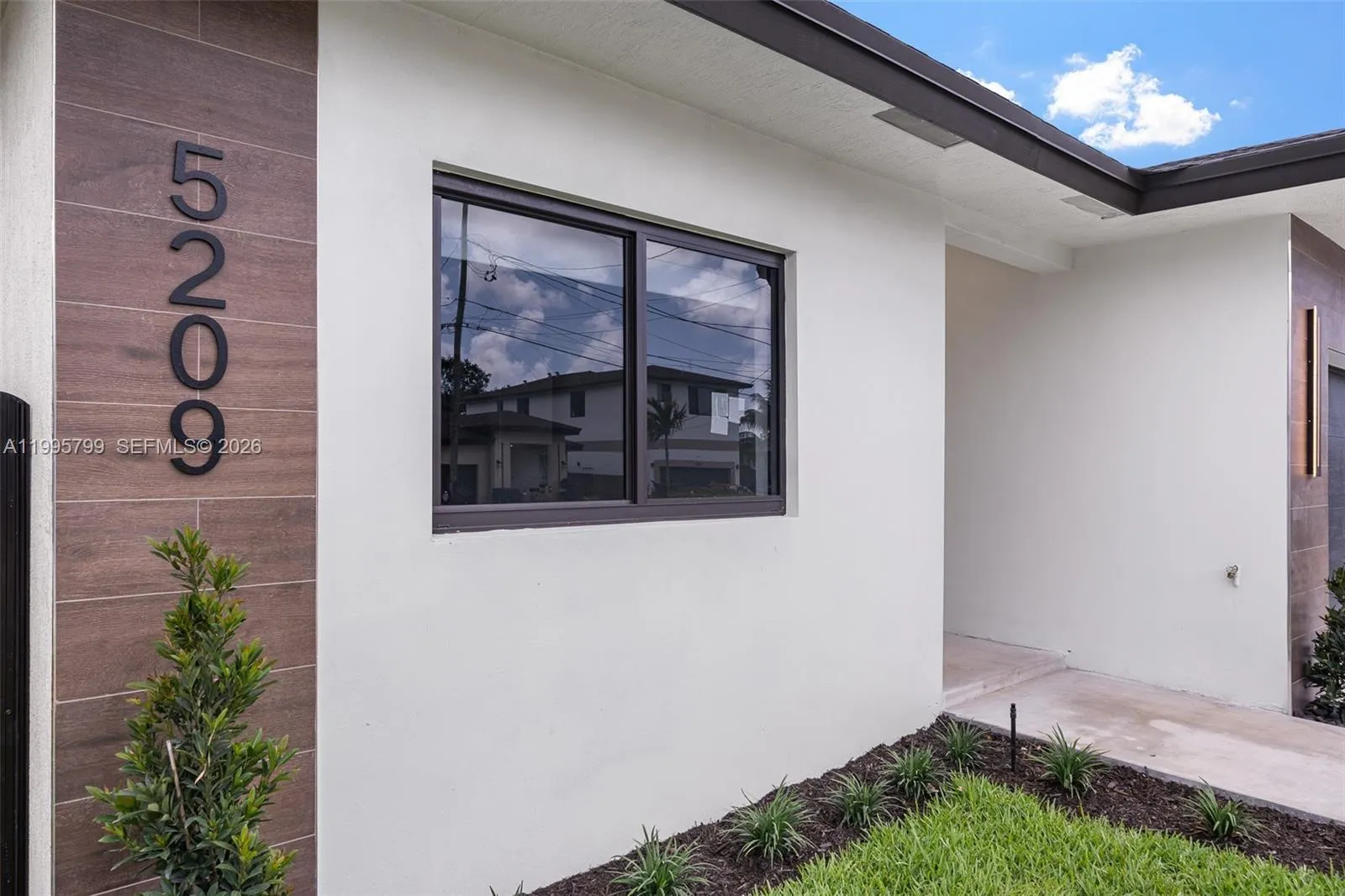 5209 SW 22nd St, West Park FL 33023