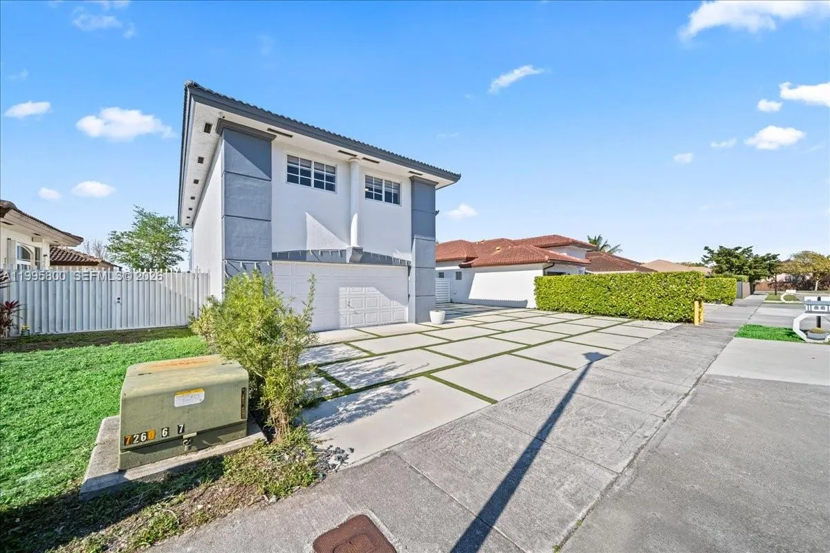 15341 SW 36th St, Miami FL 33185