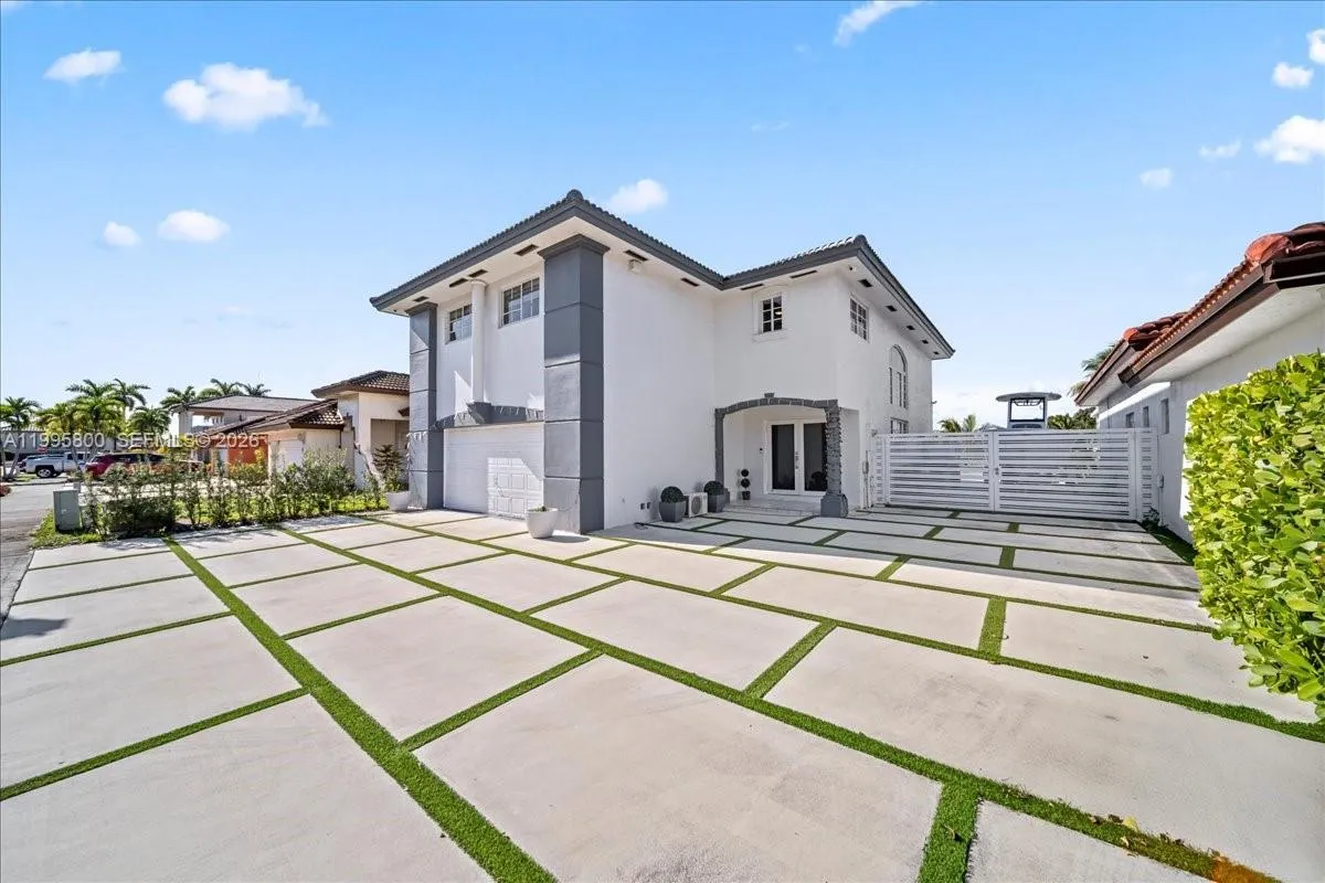 15341 SW 36th St, Miami FL 33185