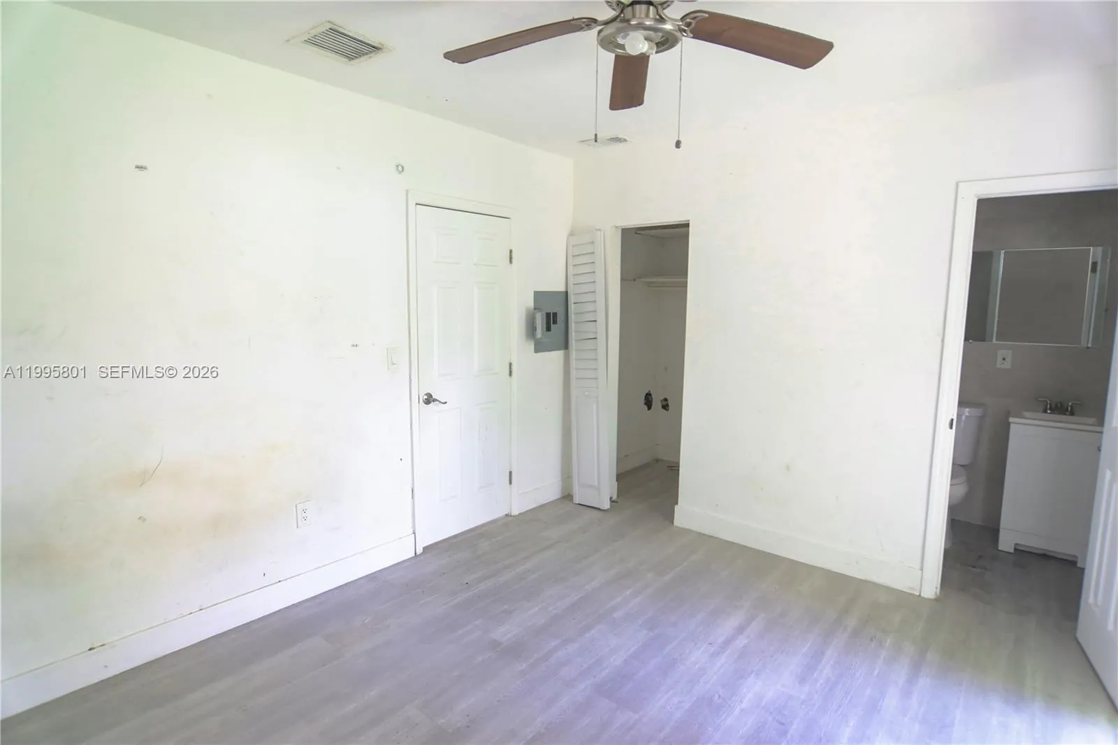 270 NW 35th St, Miami FL 33127