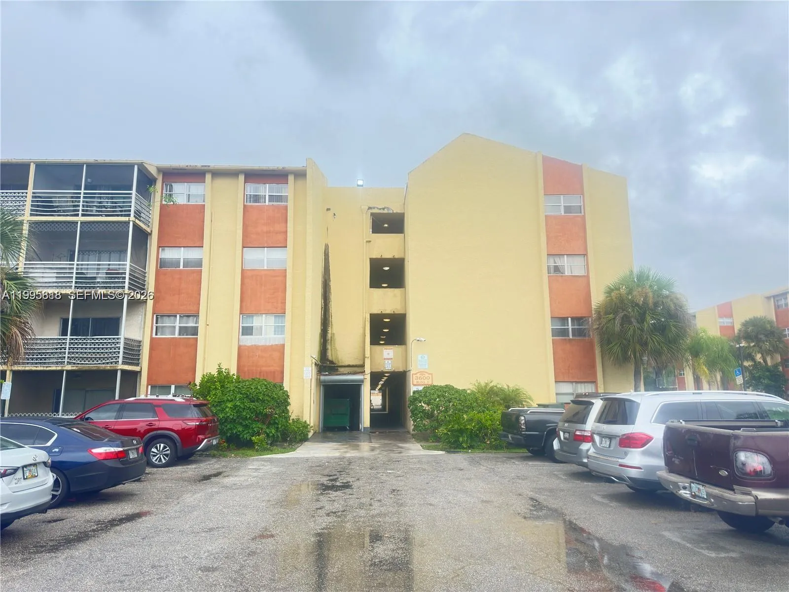 3700 NW 21st St # 401, Lauderdale Lakes FL 33311