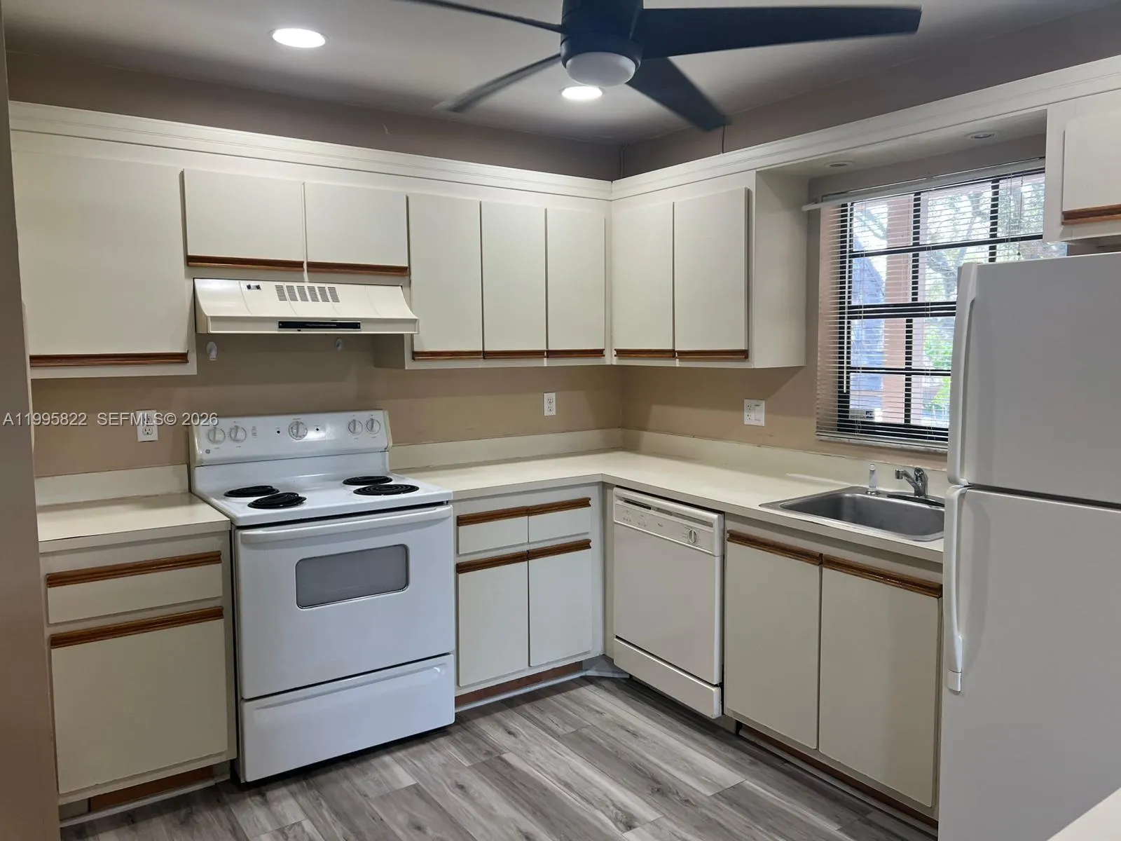 3655 NW 94th Ave # 8H, Sunrise FL 33351