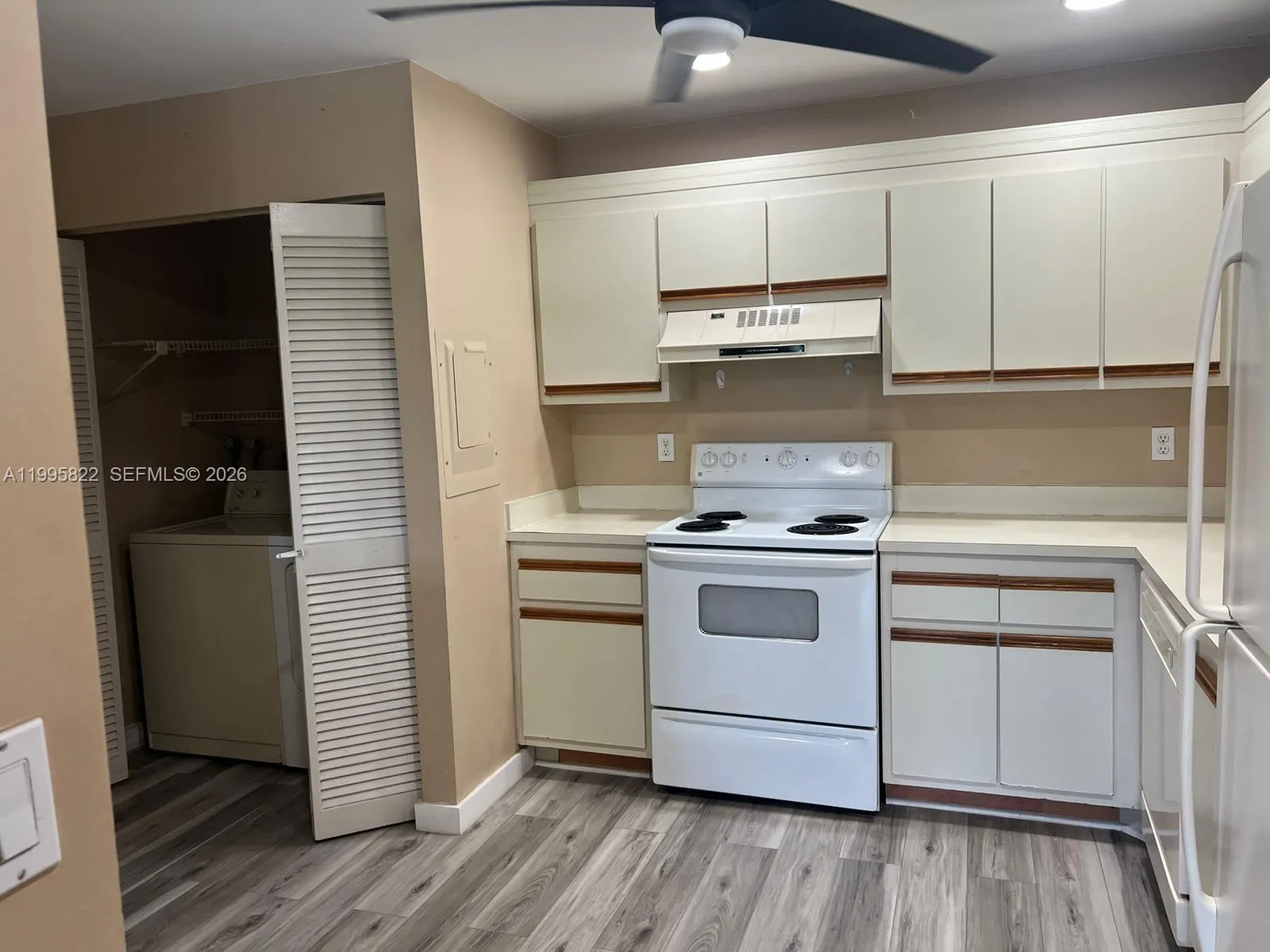 3655 NW 94th Ave # 8H, Sunrise FL 33351