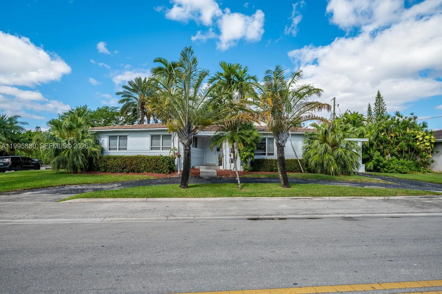 9520 E Broadview Dr, Bay Harbor Islands FL 33154