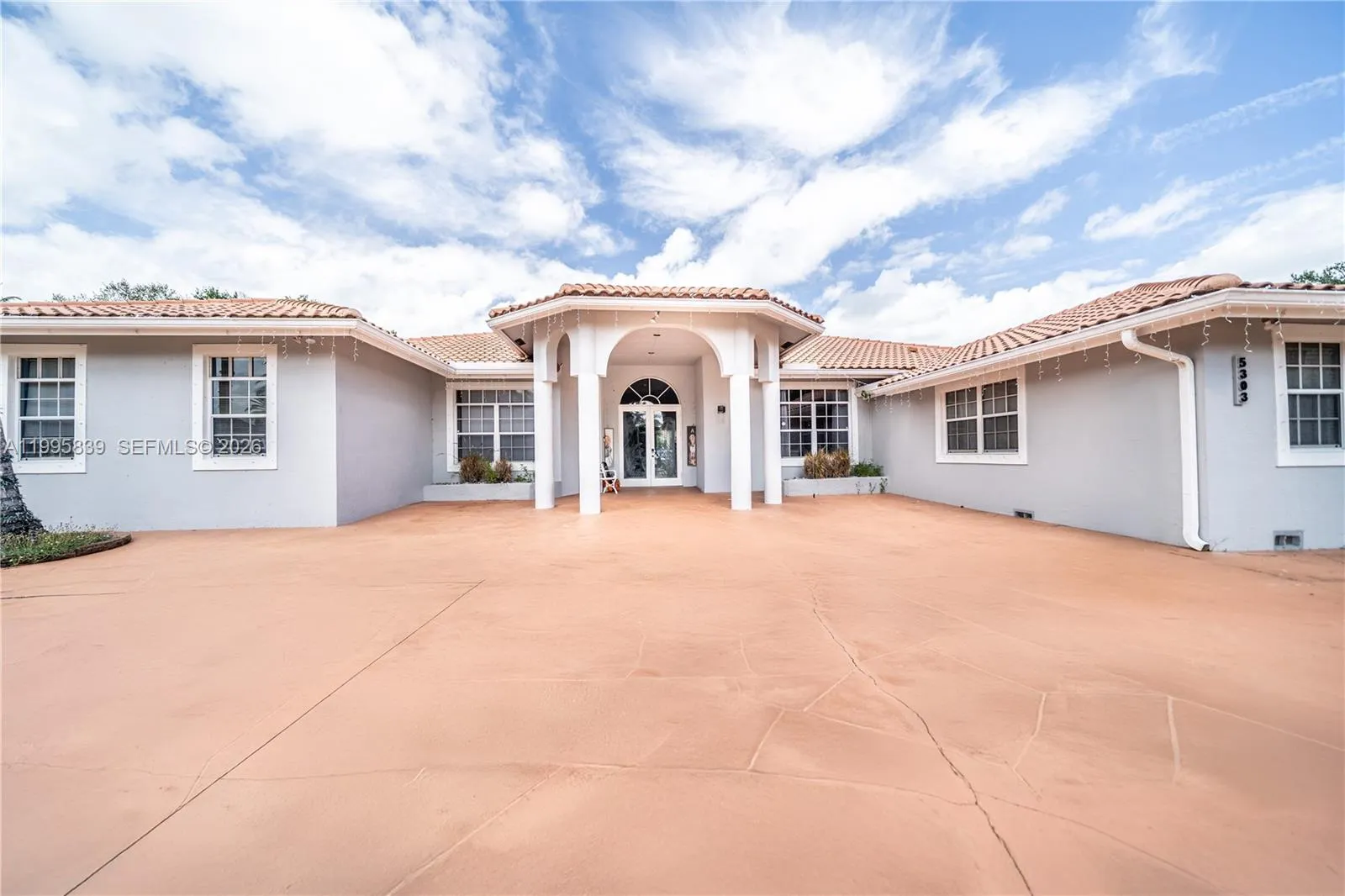 5 bedroom 4 bath for sale at 5303 SW 111th Ter, Davie FL 33328
