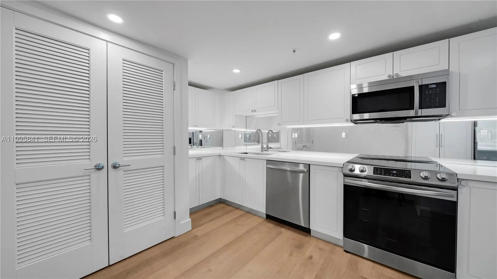 555 NE 34th St # 2405, Miami FL 33137