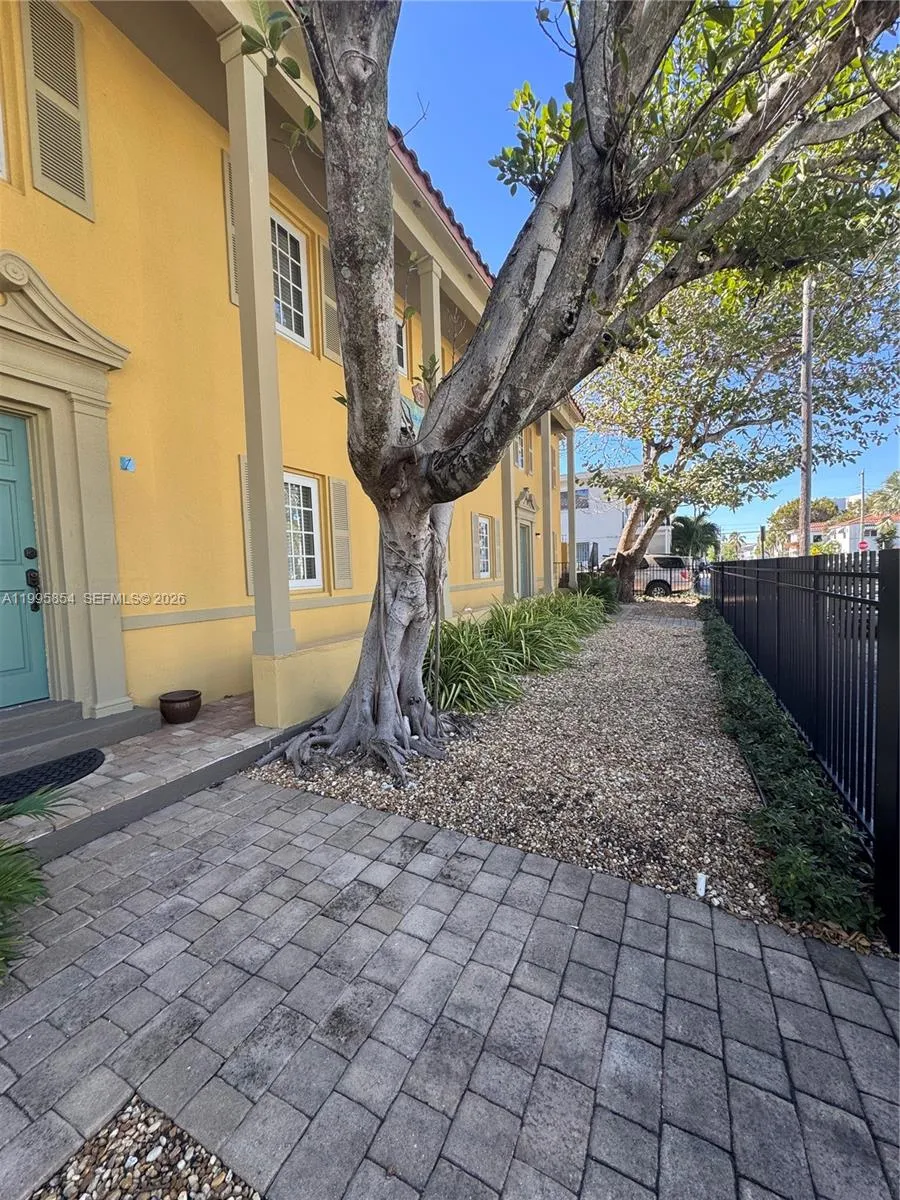 510 76 # 1, Miami Beach FL 33141