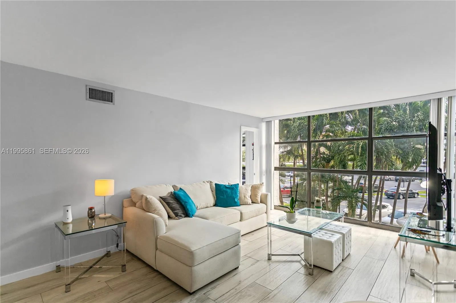 600 Parkview Dr # 204, Hallandale Beach FL 33009