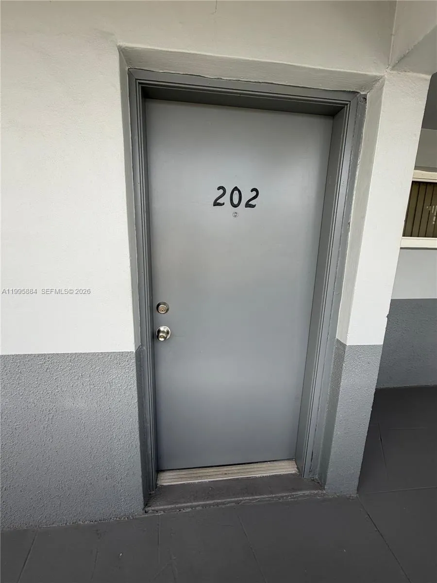 11005 SW 1st St # 202, Sweetwater FL 33174