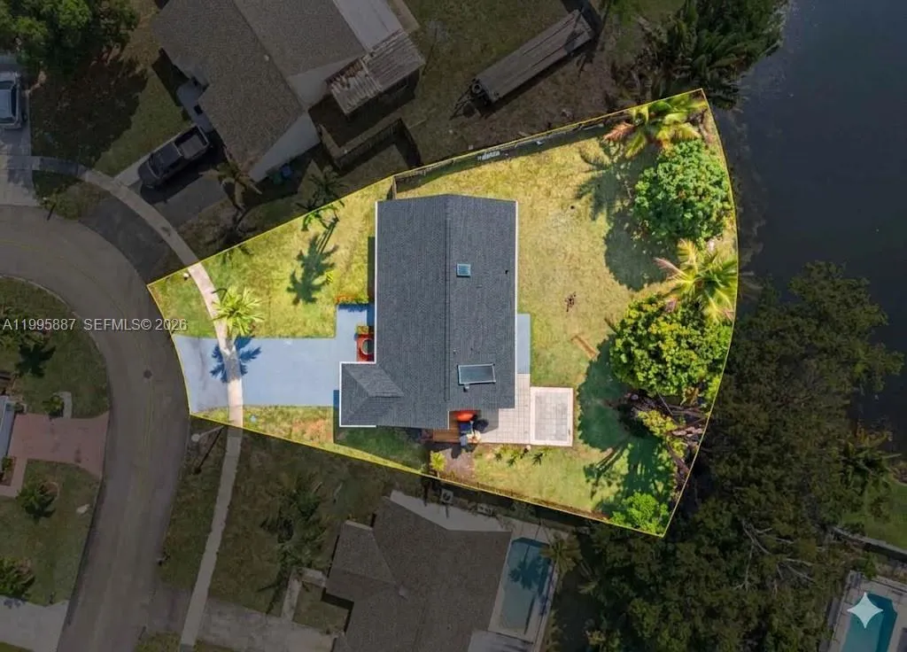 2710 Azalea Ave, Miramar FL 33025