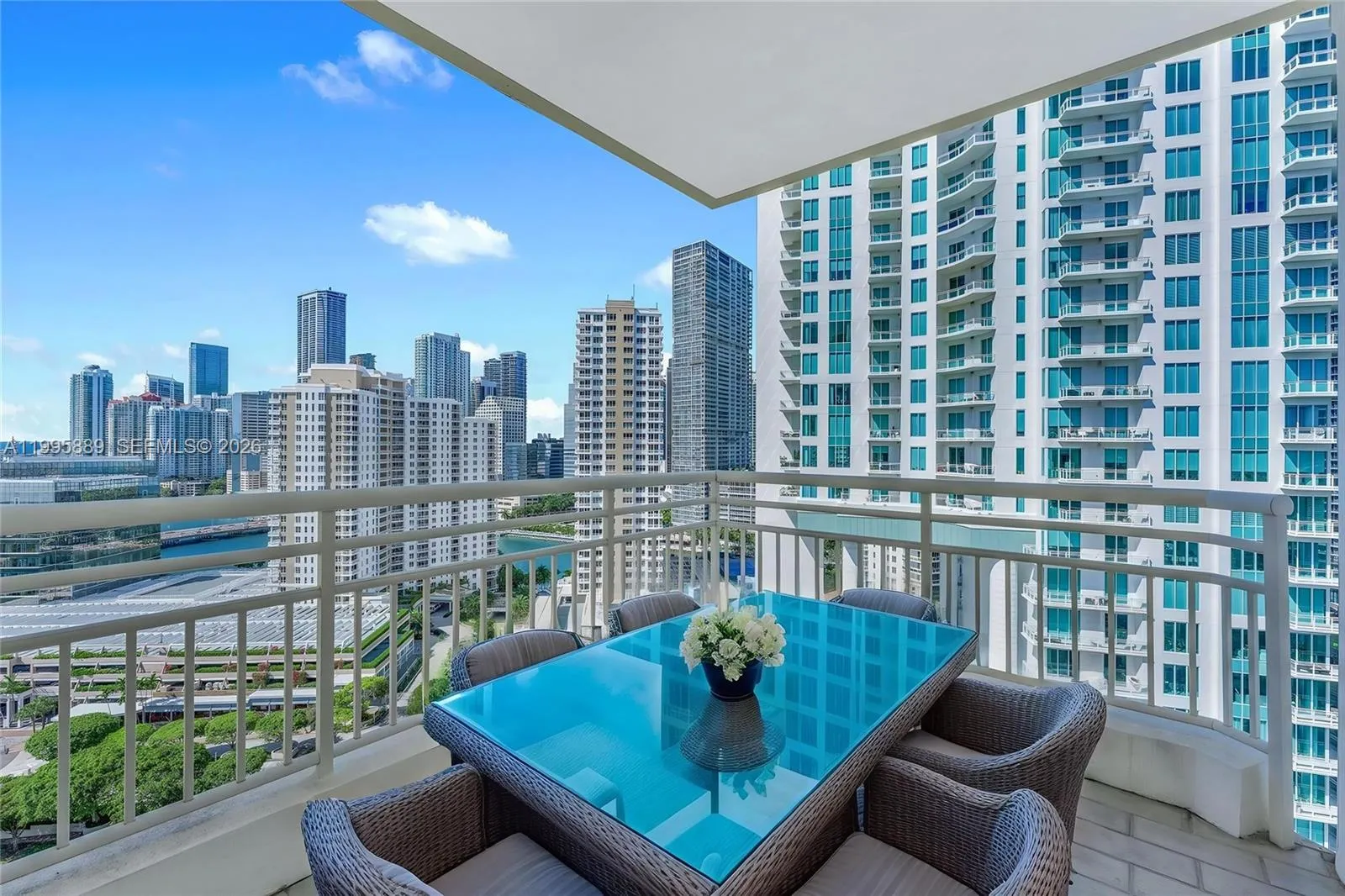 1 bedroom 1 bath for sale at 888 Brickell Key Dr # 2201, Miami FL 33131