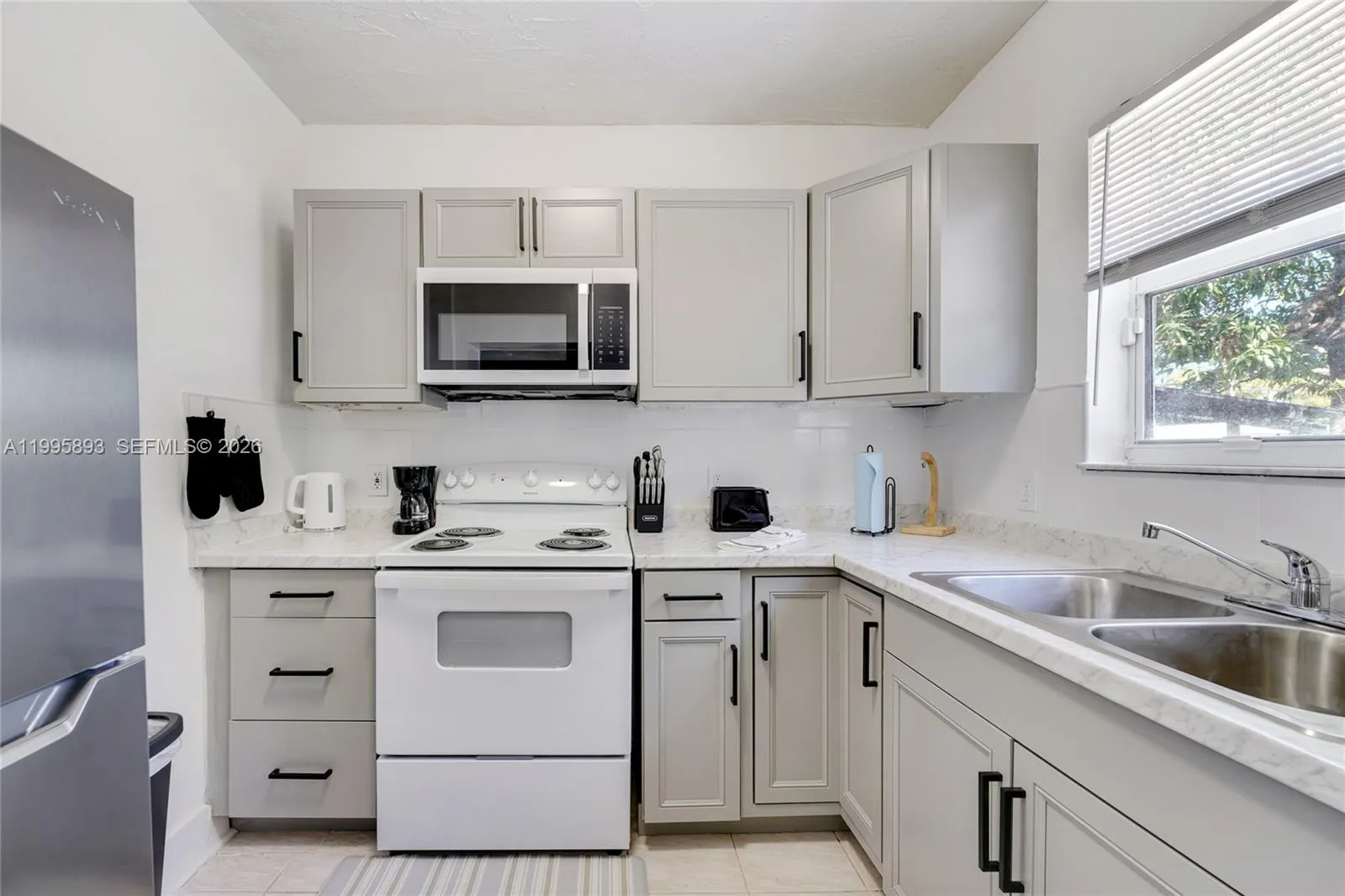 1283 NW 45th St, Miami FL 33142