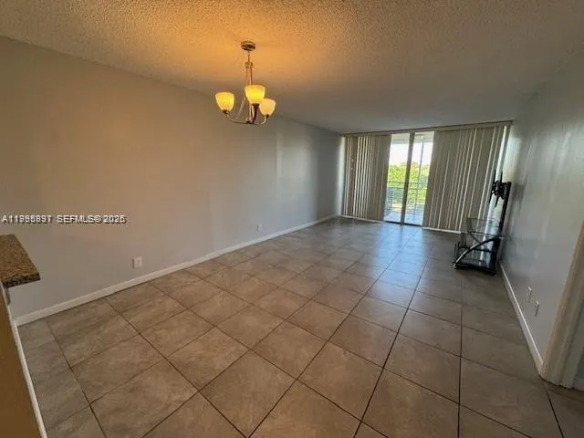 9421 Evergreen Pl # 403, Davie FL 33324