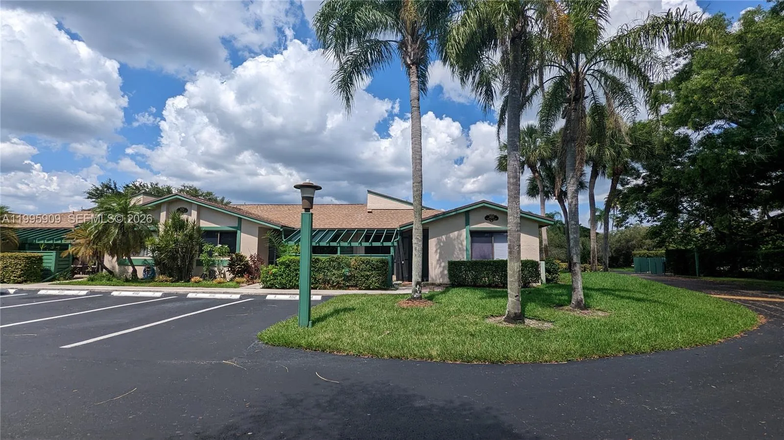 460 Lakeview Dr # 4, Weston FL 33326
