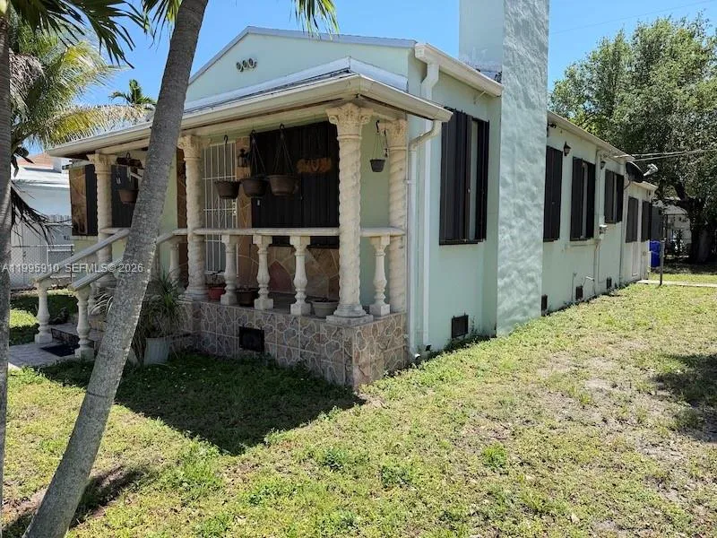 446 NW 45th St, Miami FL 33127