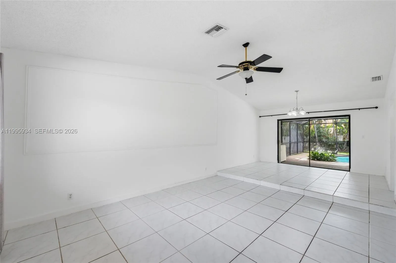 676 NW 107th Ln, Coral Springs FL 33071