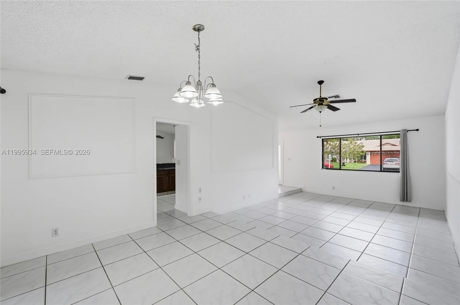 676 NW 107th Ln, Coral Springs FL 33071
