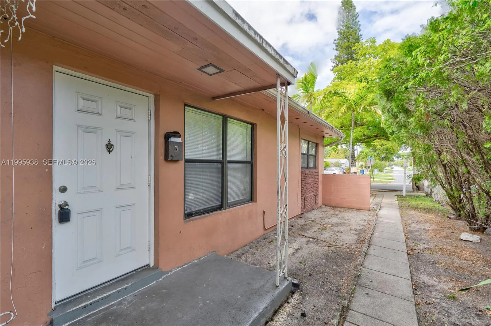 501 SW 9th St # 2, Hallandale Beach FL 33009