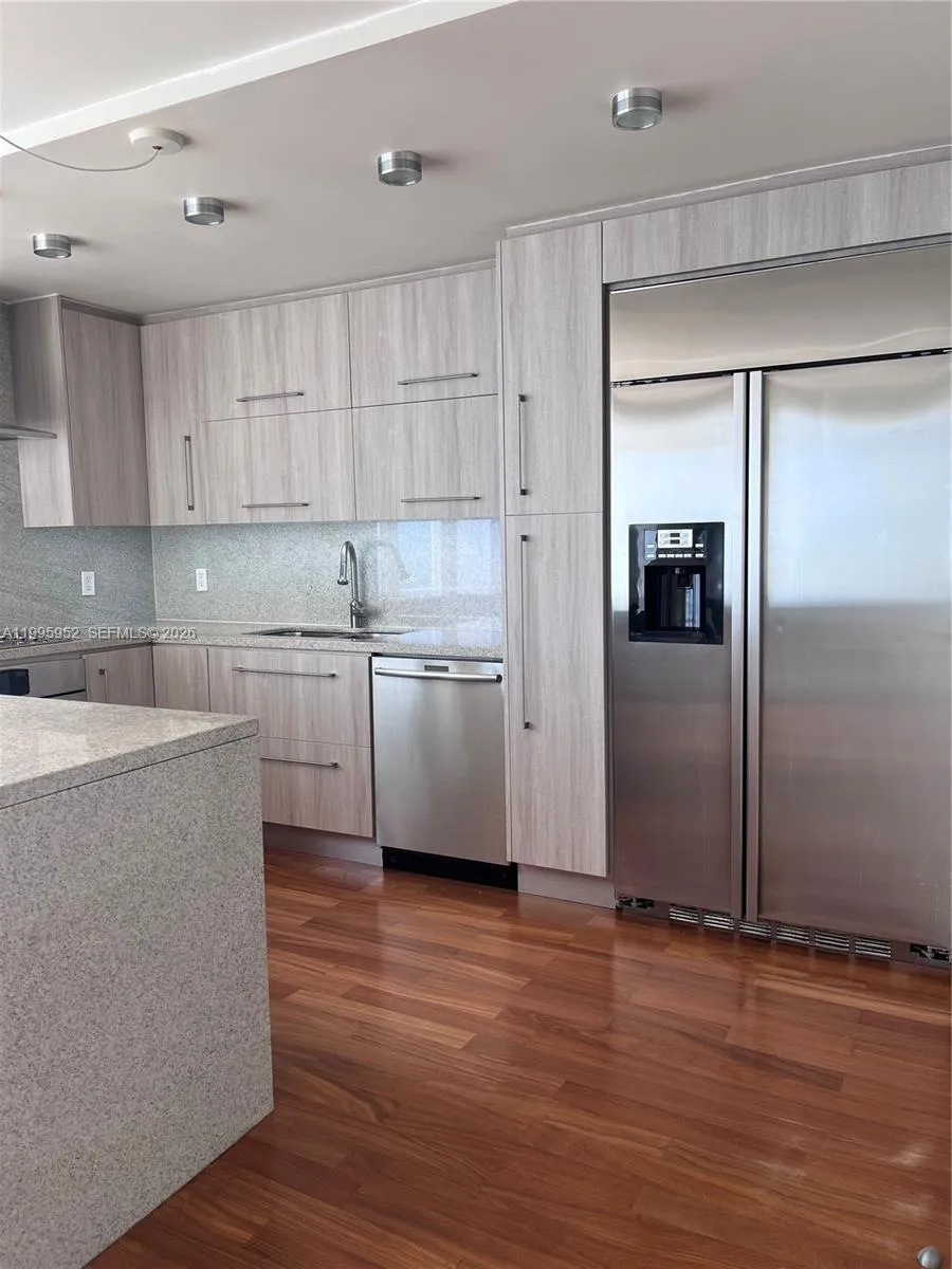 881 Ocean Dr # 18B, Key Biscayne FL 33149