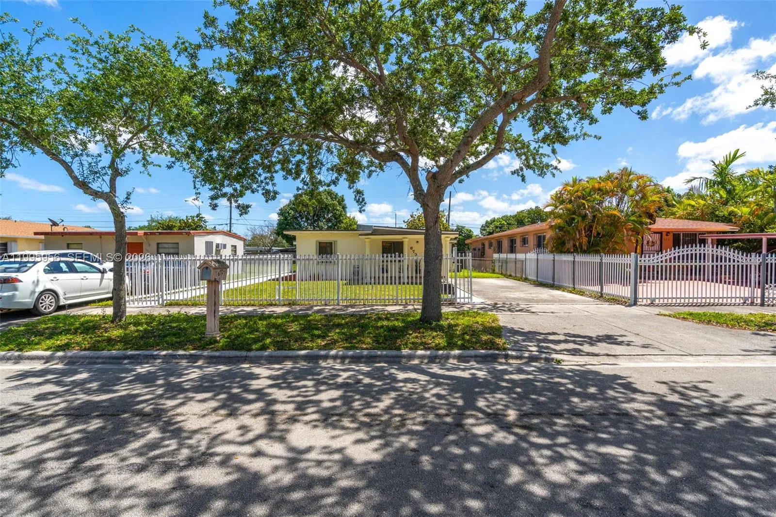 670 E 45th St, Hialeah FL 33013