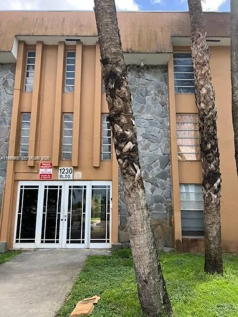 2 bedroom 2 bath for rent at 1230 W 54th St # 305A, Hialeah FL 33012