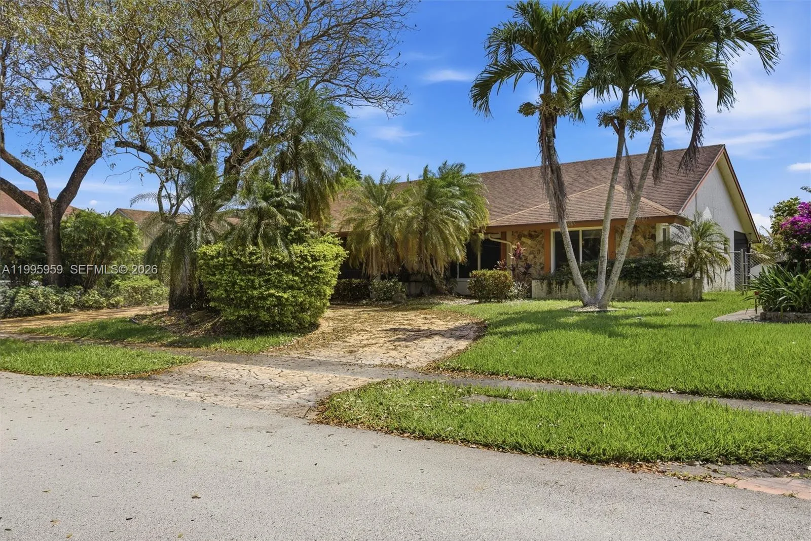 8230 SW 55th Ct, Davie FL 33328