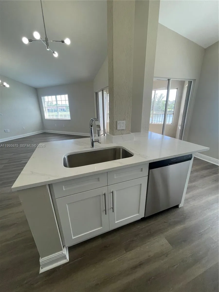 2850 N Oakland Forest Dr # 305, Oakland Park FL 33309