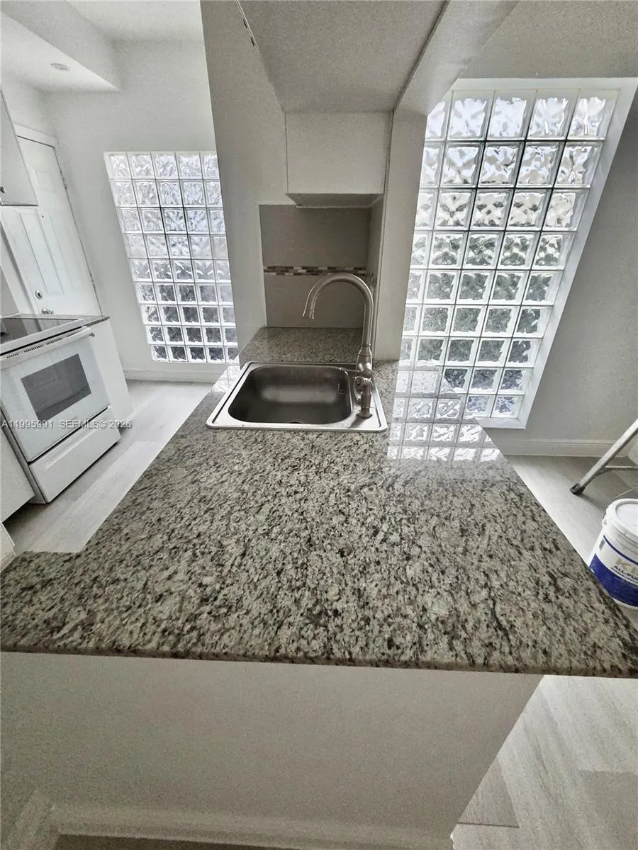 568 SW 3rd St # 566, Miami FL 33130