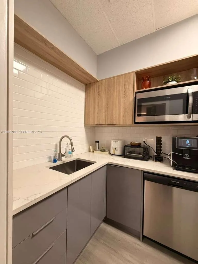 11419 W Palmetto Park Rd # F, Boca Raton FL 33428