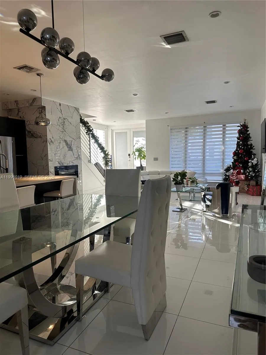 10361 NW 64th Ter, Doral FL 33178