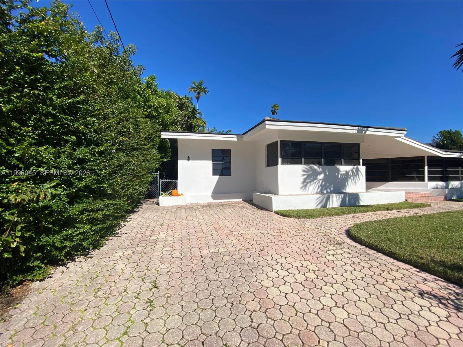 1101 Bay Dr, Miami Beach FL 33141