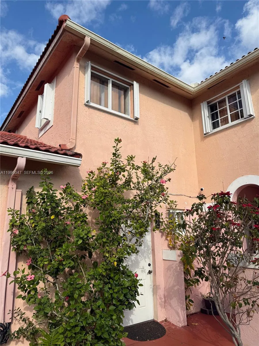 7477 NW 167th St, Hialeah FL 33015