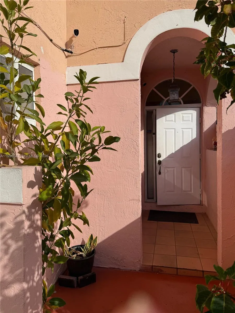 7477 NW 167th St, Hialeah FL 33015