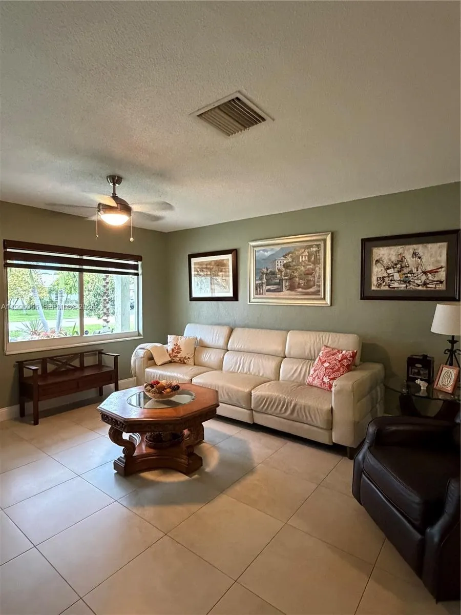 7008 NW 95th Ter, Tamarac FL 33321