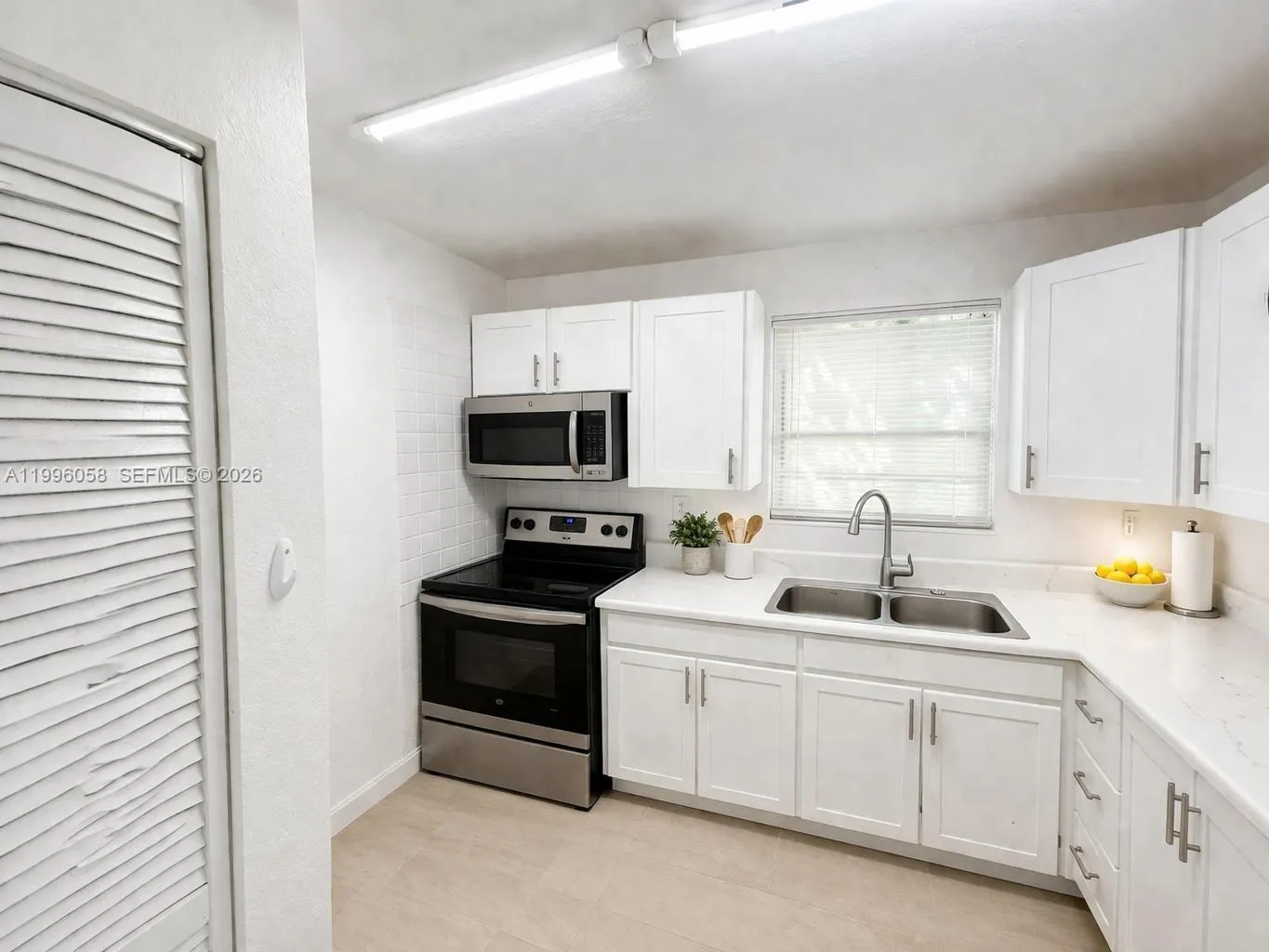 15761 SW 303rd St, Homestead FL 33033