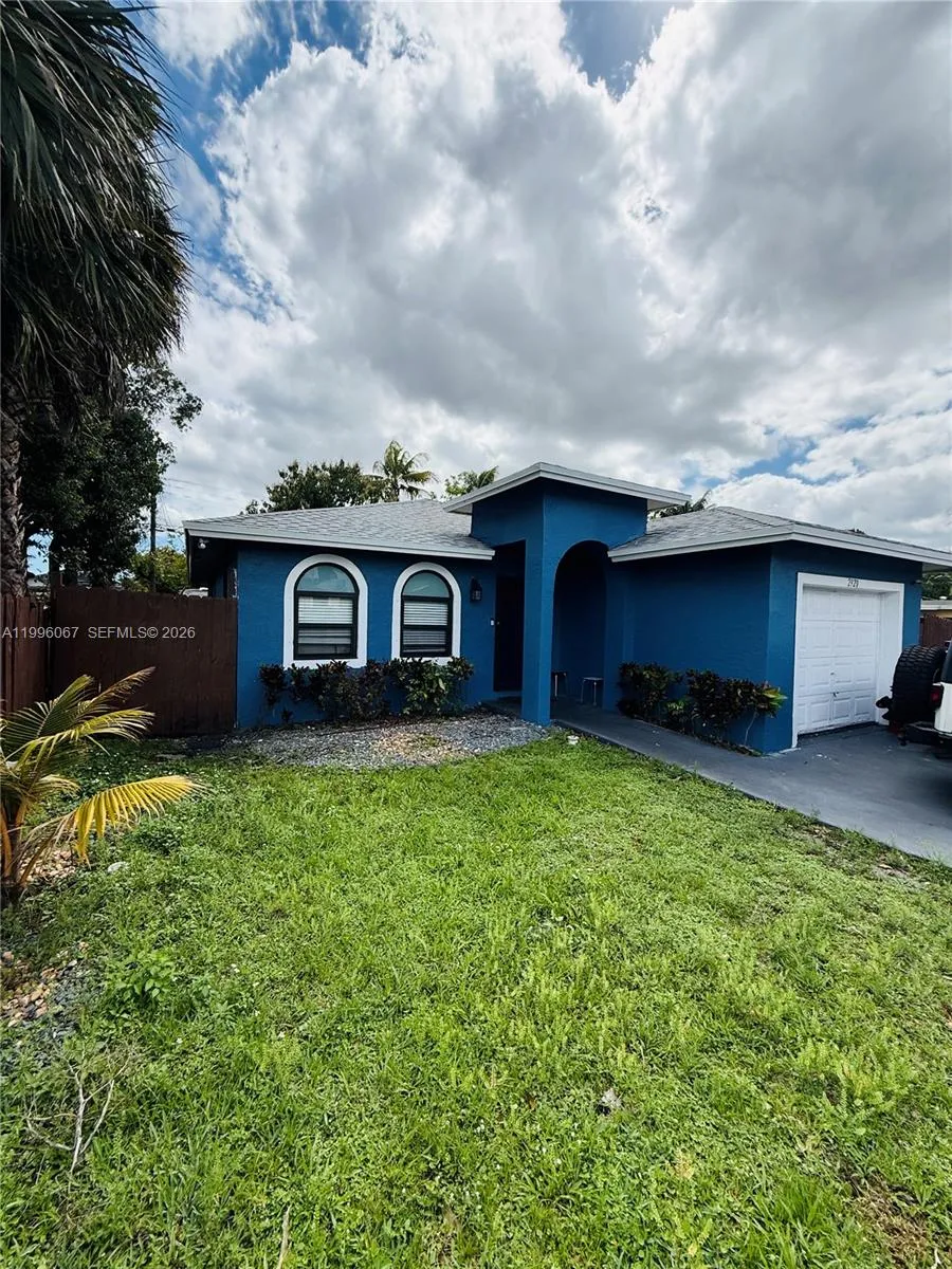 4 bedroom 2 bath for sale at 2920 NW 8th St, Fort Lauderdale FL 33311