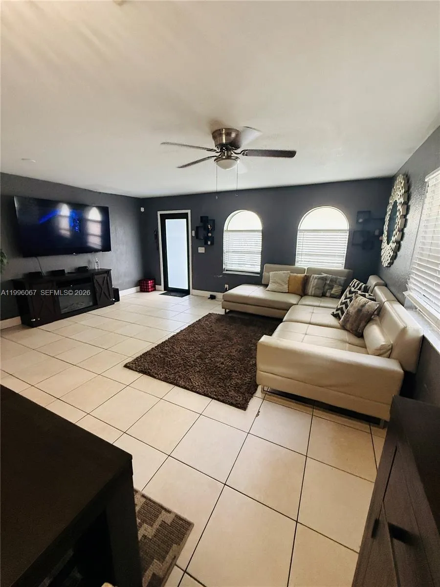 2920 NW 8th St, Fort Lauderdale FL 33311