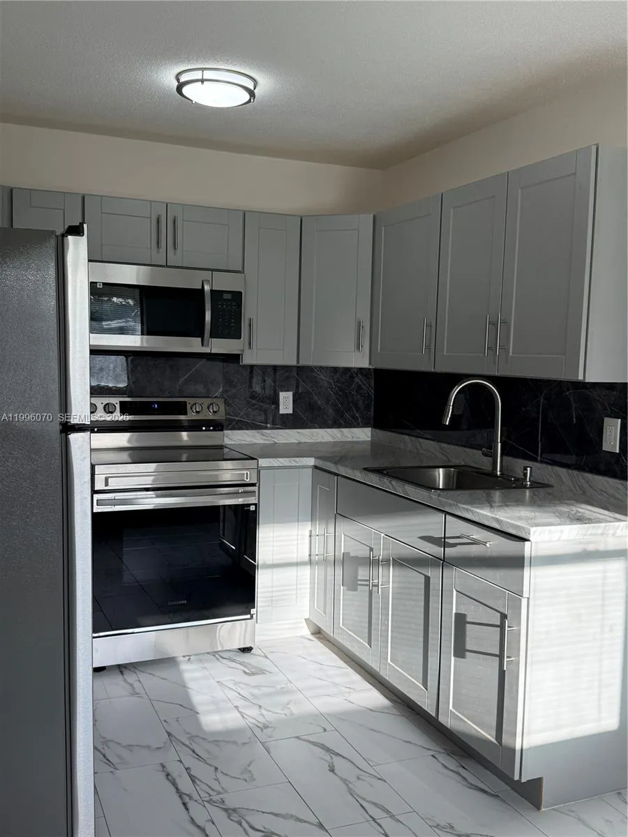 6071 SW 33rd St # 4, Miramar FL 33023