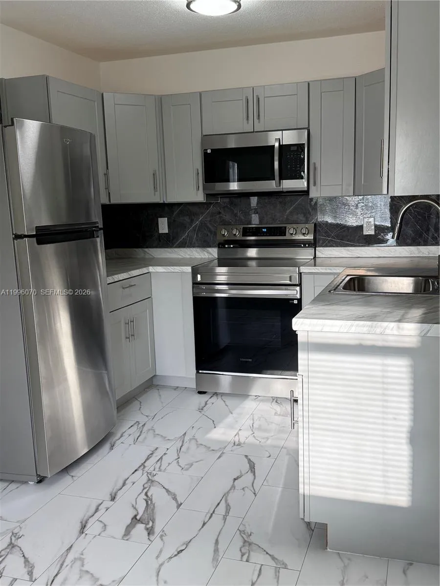 6071 SW 33rd St # 4, Miramar FL 33023