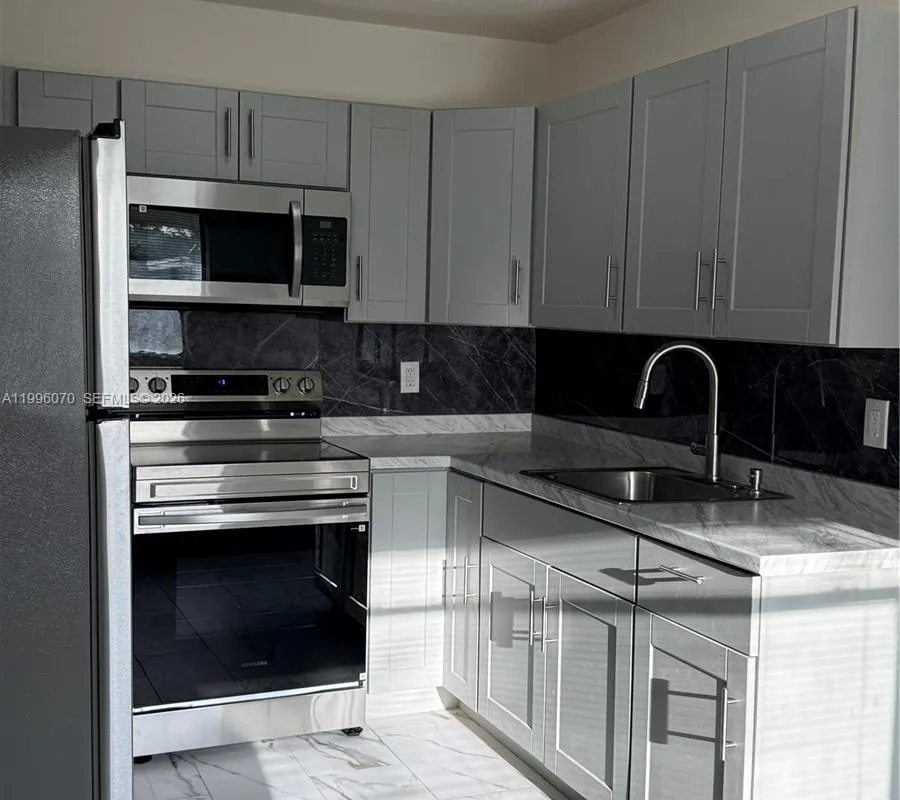 6071 SW 33rd St # 4, Miramar FL 33023